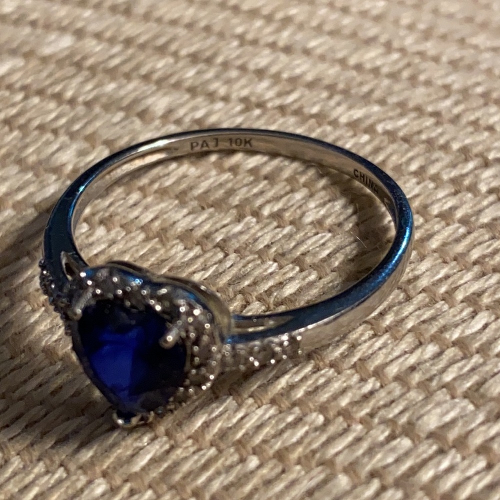 10k white gold ring - Picture 3 of 6